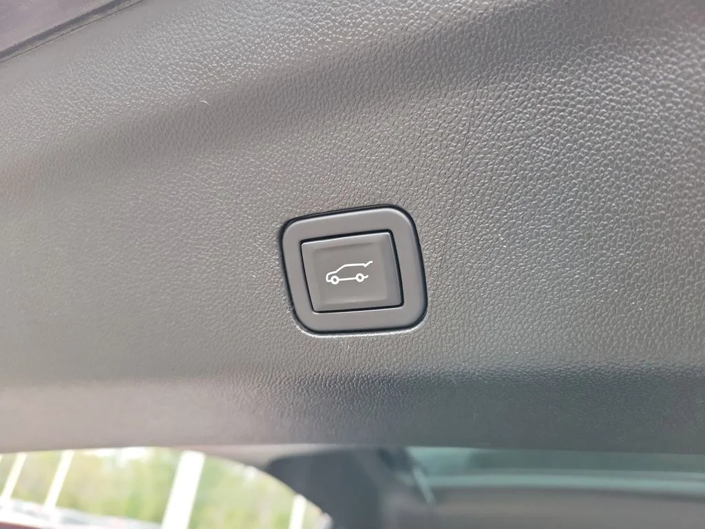 2023 Chevrolet Suburban LT - Photo 12