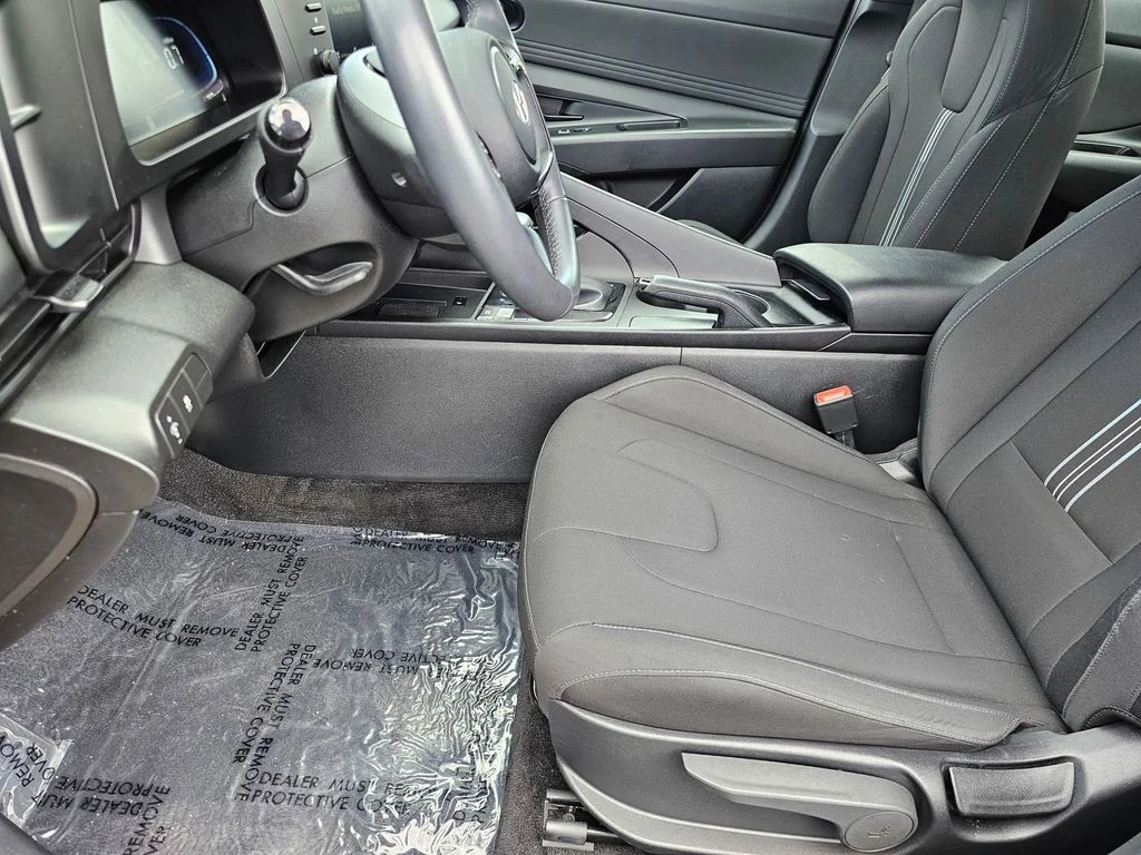 Used 2025 Gray Hyundai SEL Sport image 17