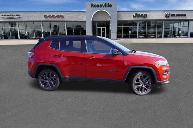 New 2026 Red Hot Pearl-Coat Exterior Paint Jeep Limited image 3