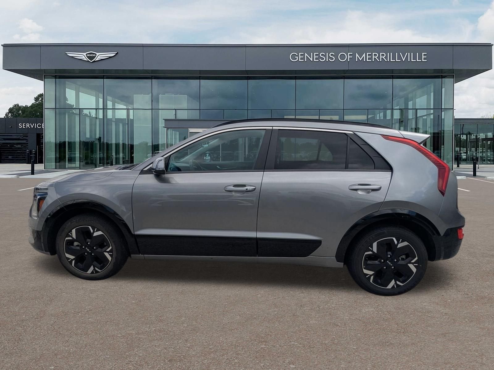 Used 2024 Gray Kia Wind image 5