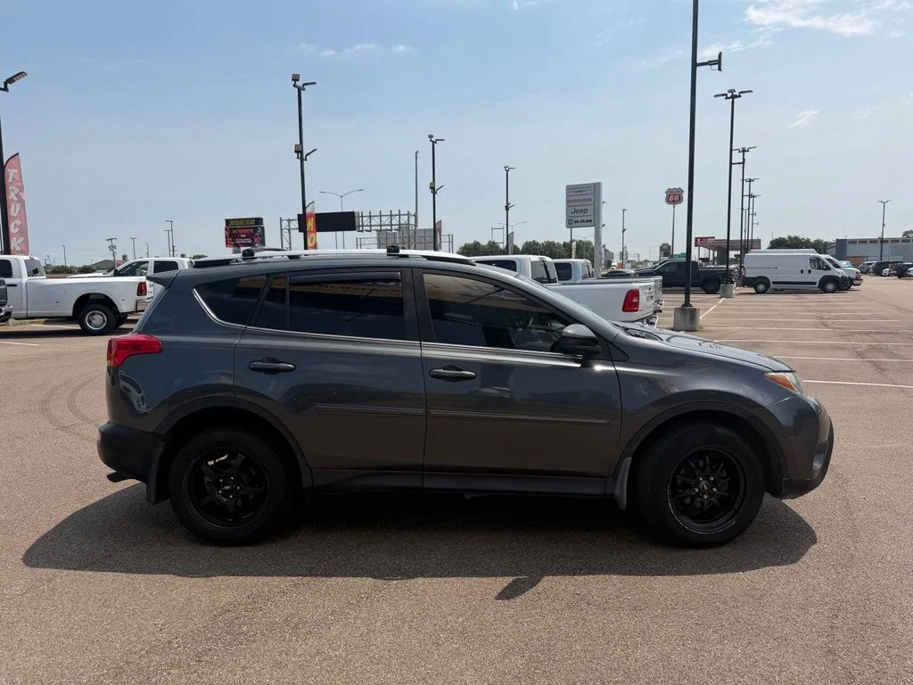 Used 2015 Gray Toyota LE image 7