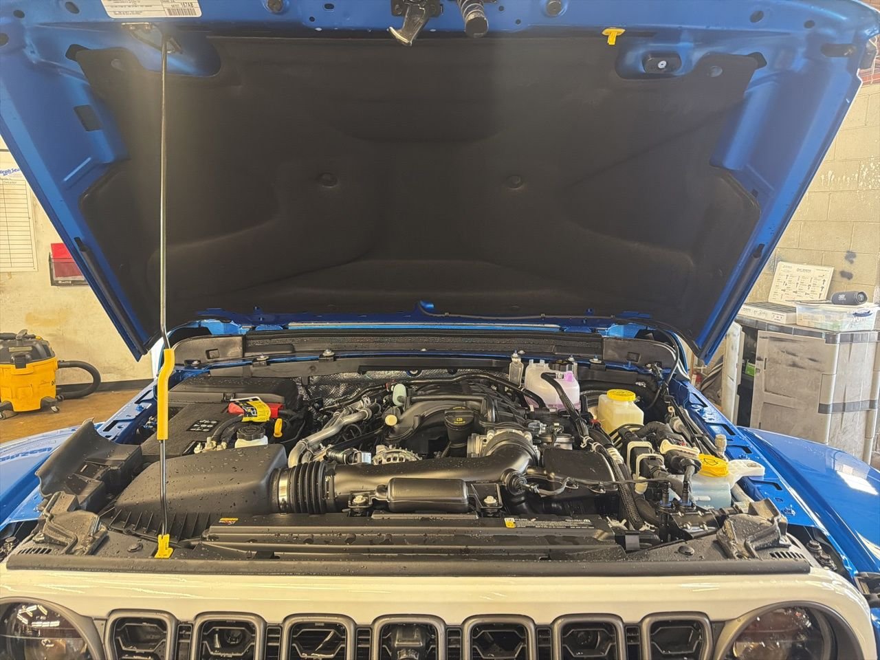 New 2026 Hydro Blue Pearl-Coat Exterior Paint Jeep Rubicon X image 12