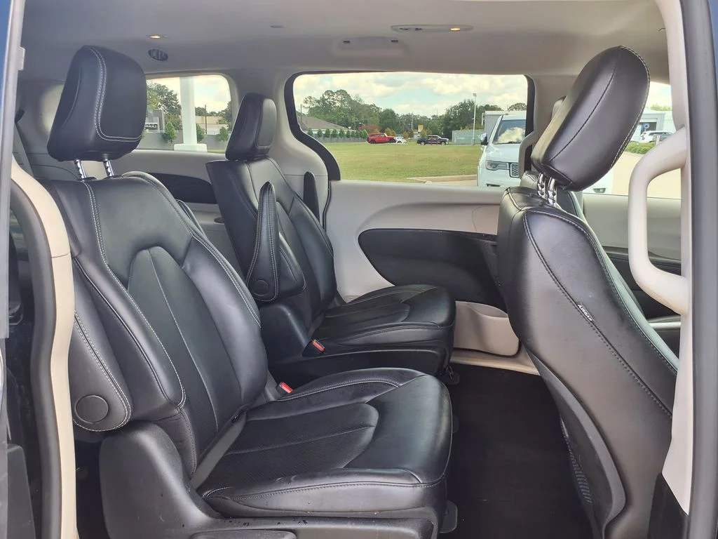 Used 2024 Black Chrysler Select image 24