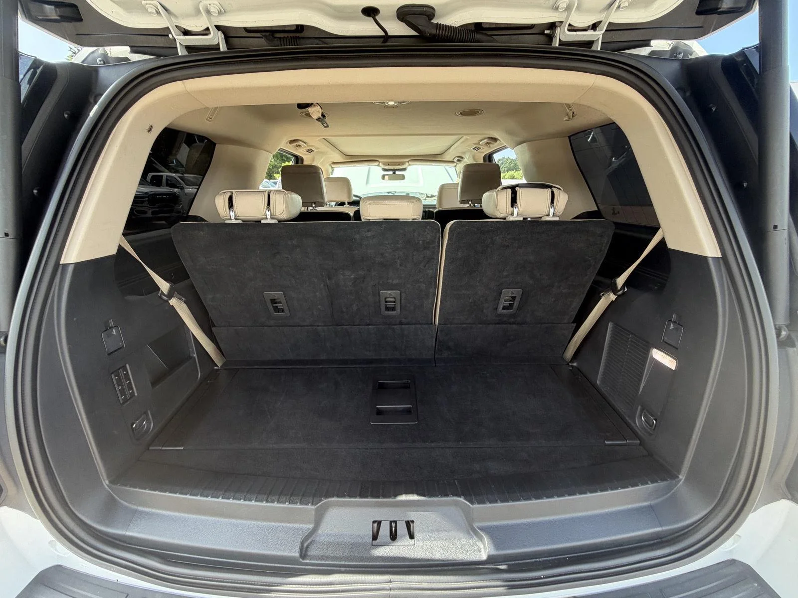 Used 2024 Oxford White Ford Limited image 18