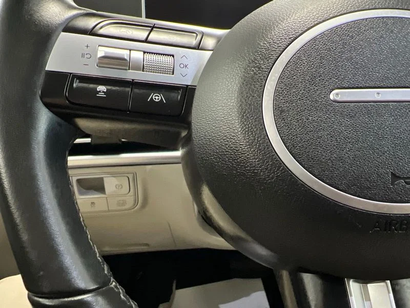 Used 2025 Gray Hyundai SEL Convenience image 18