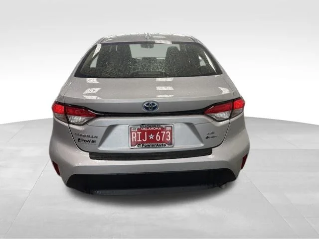 Used 2025 Silver Toyota LE image 4