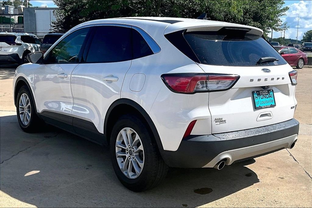 Used 2022 White Ford SE image 6
