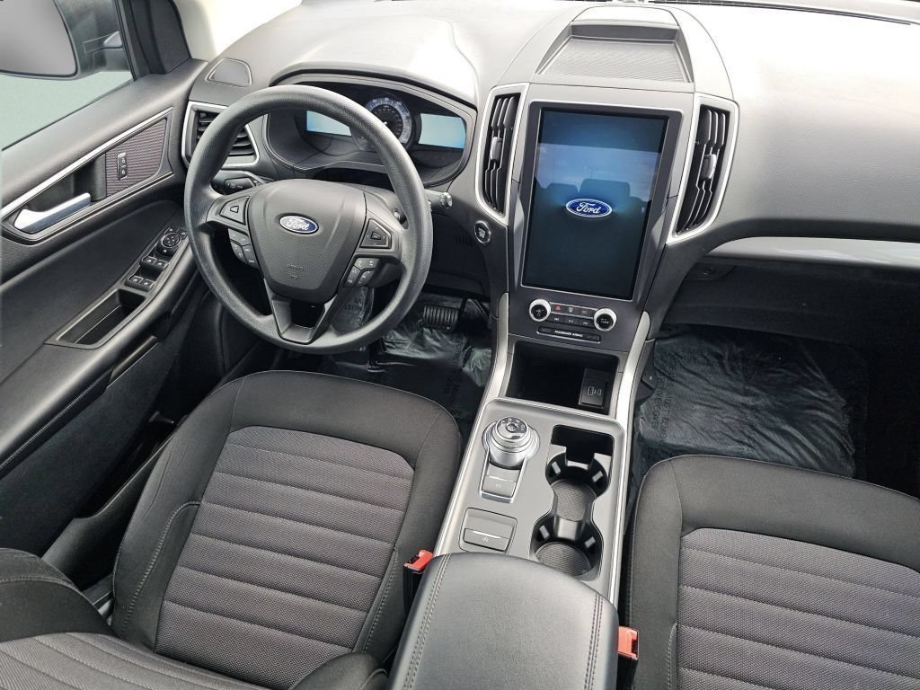 Used 2022 Oxford White Ford SE image 27