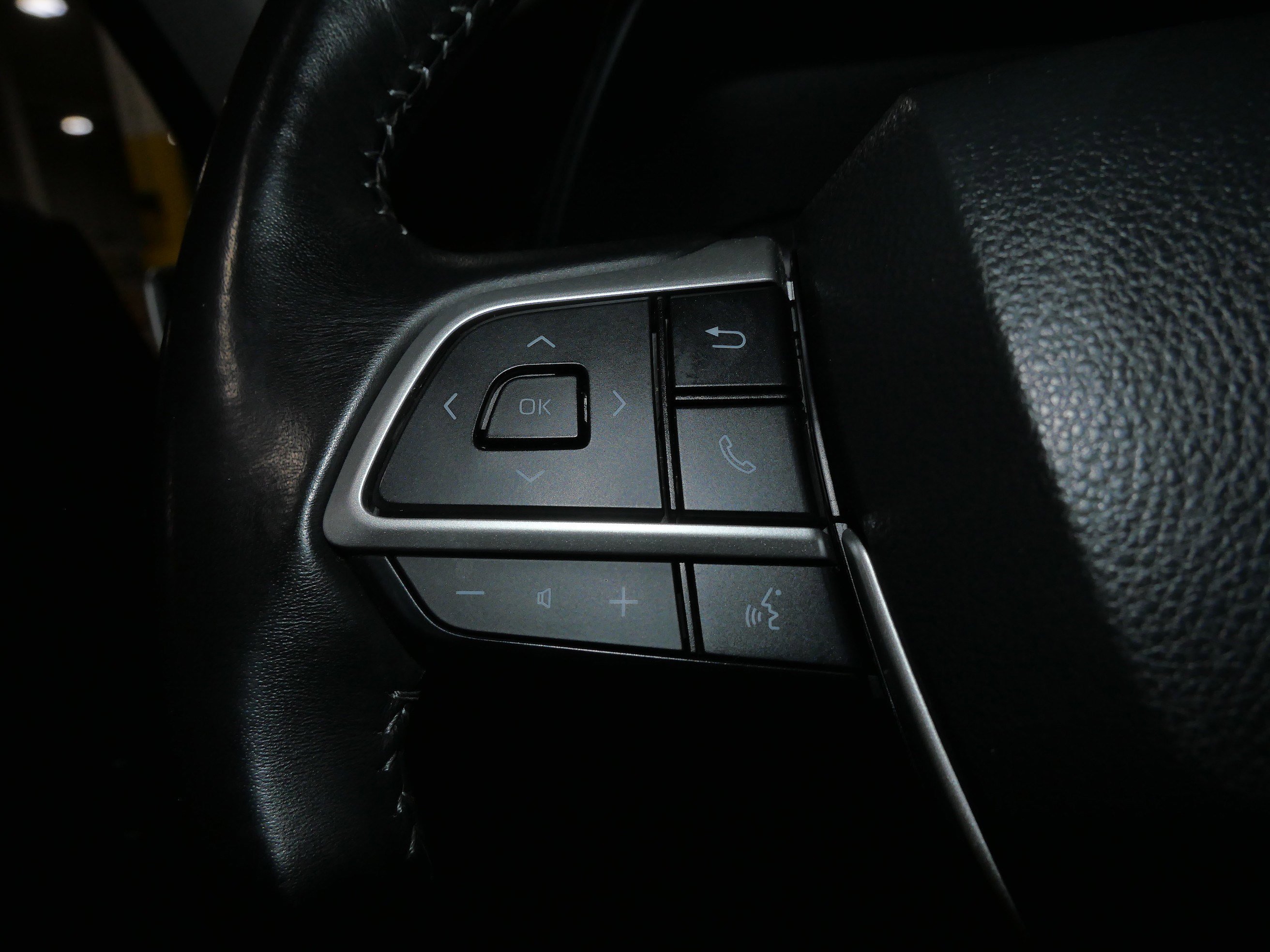 2023 Toyota Highlander LE - Photo 28