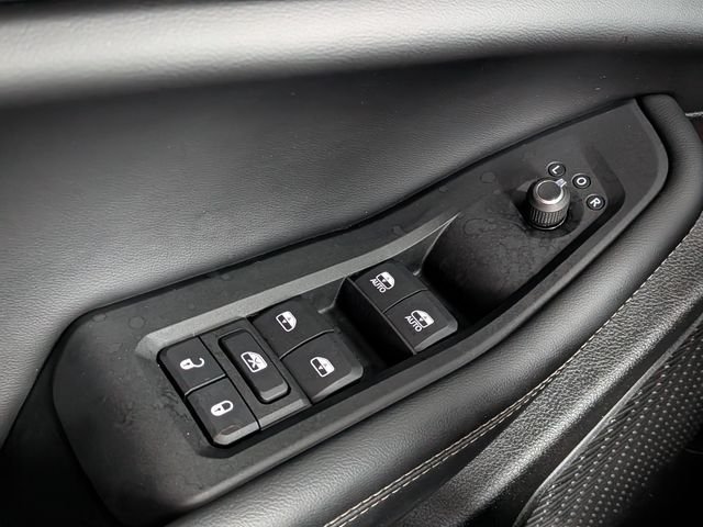 Used 2025 Silver Jeep Laredo X image 22