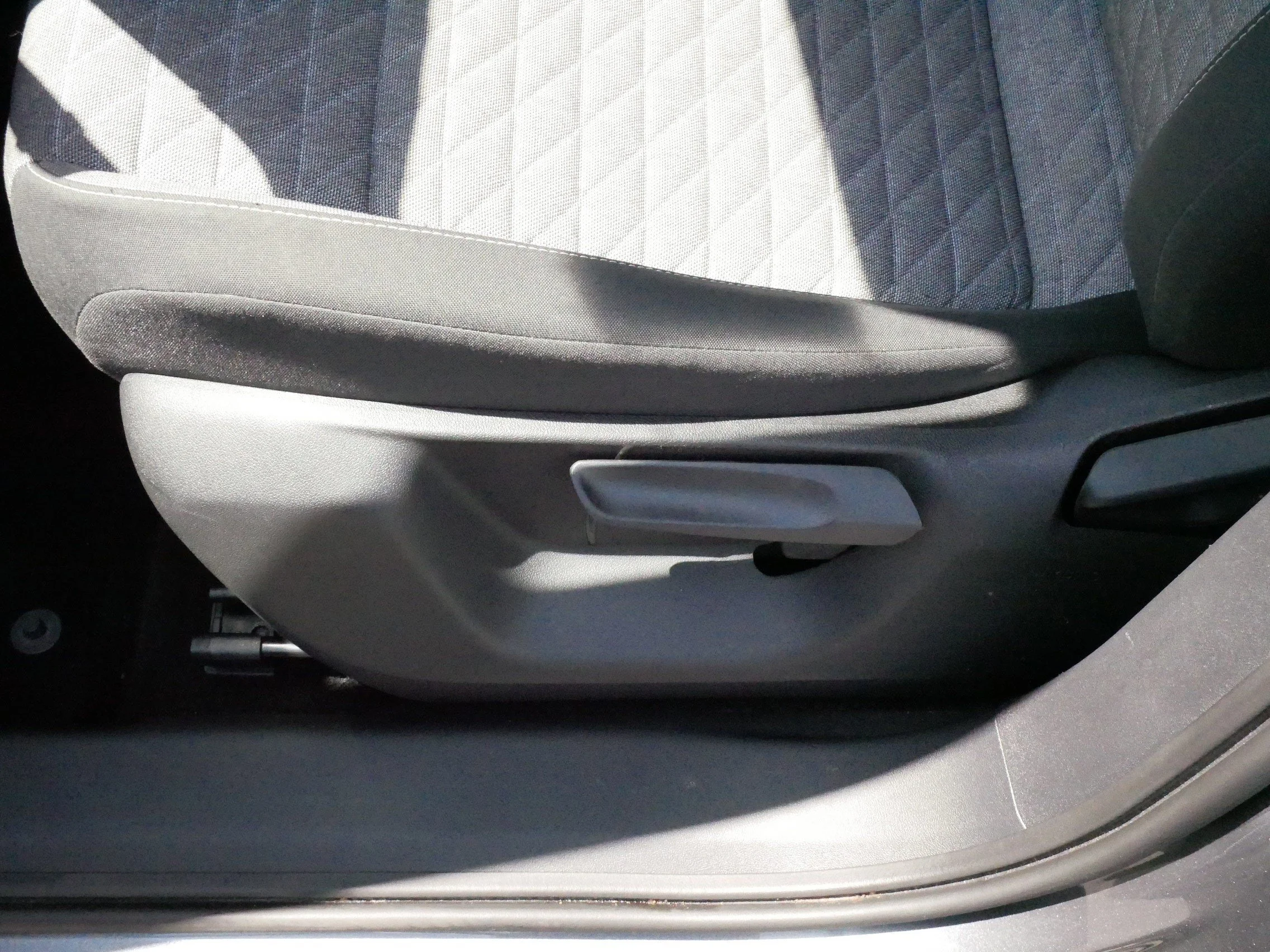 Certified Used 2025 Platinum Gray Metallic Volkswagen S image 20
