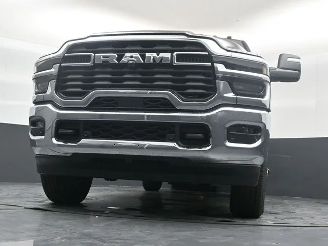 New 2026 Diamond Black Crystal Pearl-Coat Exterior Paint RAM Tradesman image 44