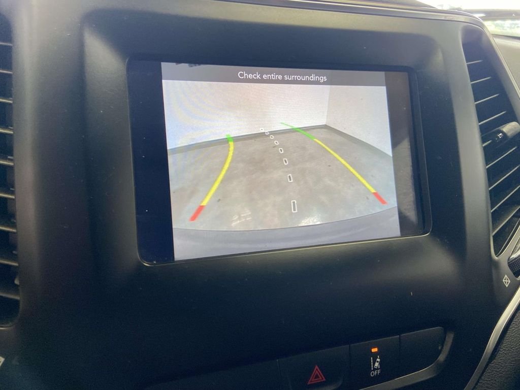 Used 2021 Red Jeep Latitude image 25