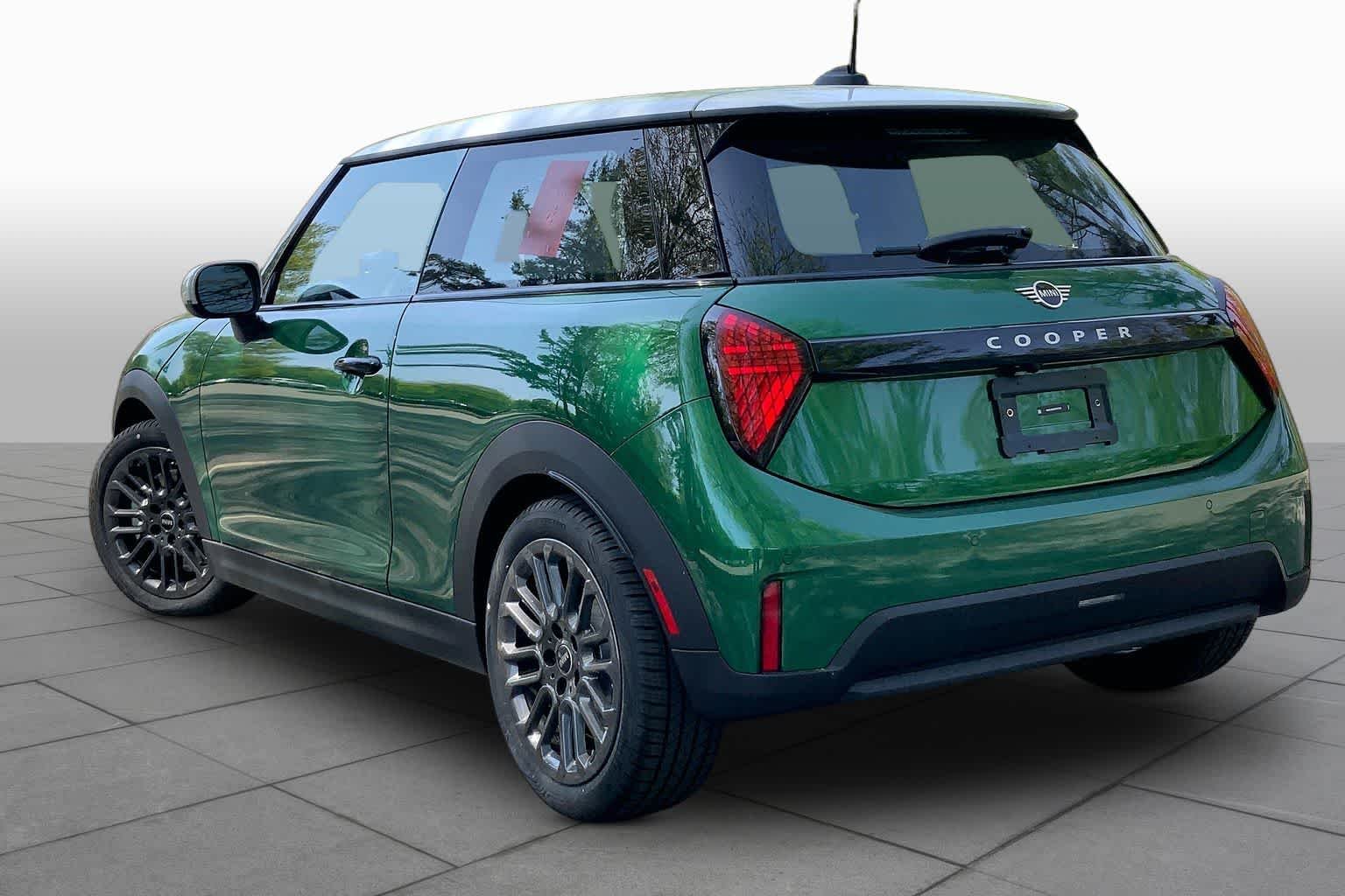 New 2026 British Racing Green IV Metallic MINI Signature Plus image 12