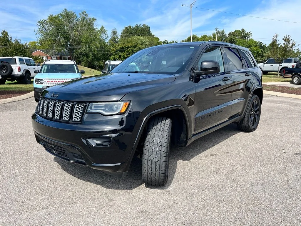 Used 2022 Black Jeep Laredo X image 3