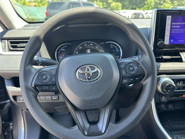 2023 Toyota RAV4 XLE - Photo 18