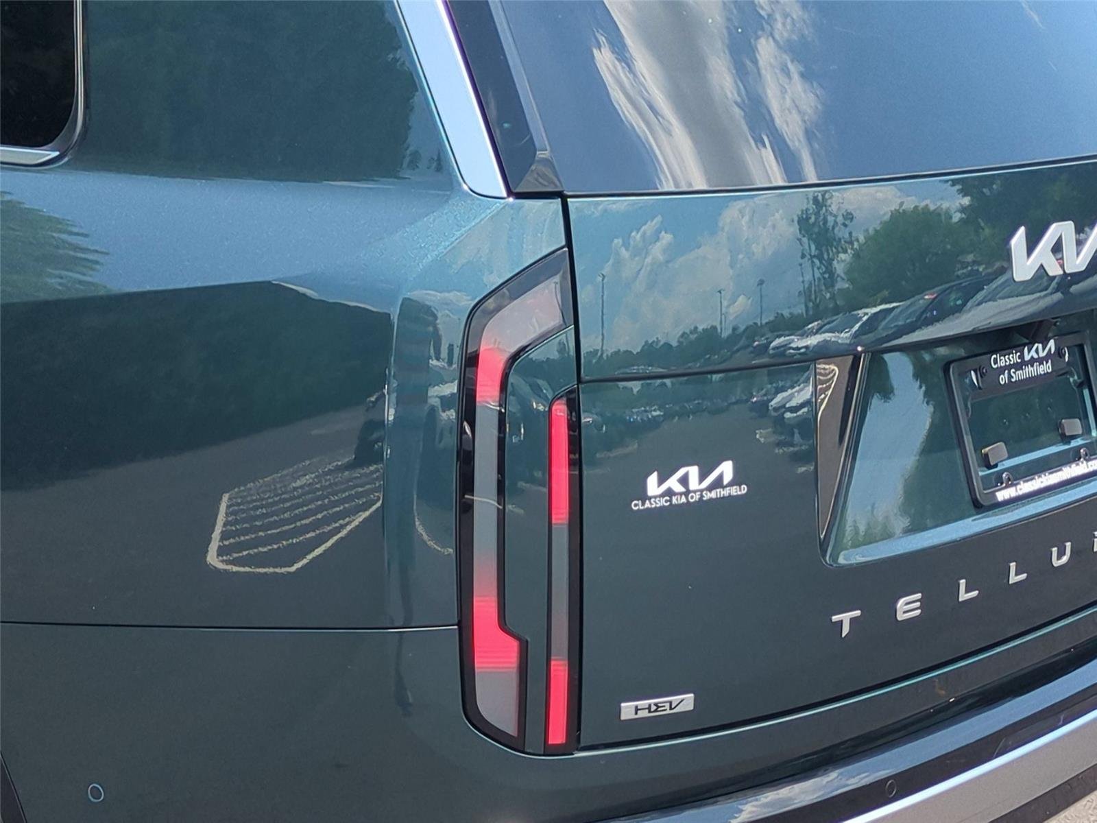 New 2027 Black Jade Green Kia SX image 12
