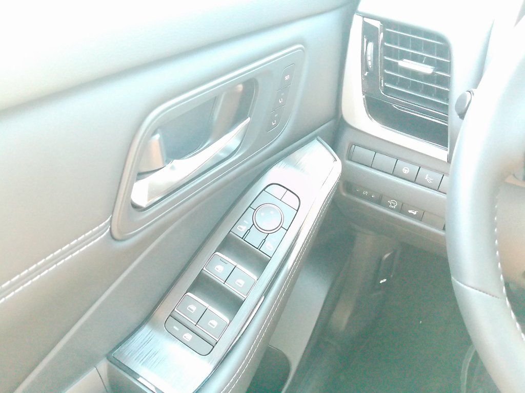 2025 Nissan Rogue SL - Photo 48