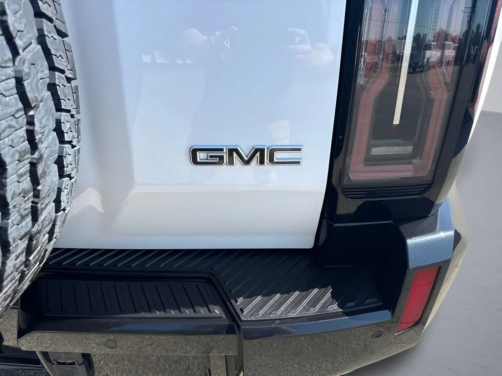 Used 2025 Interstellar White GMC 2X image 37
