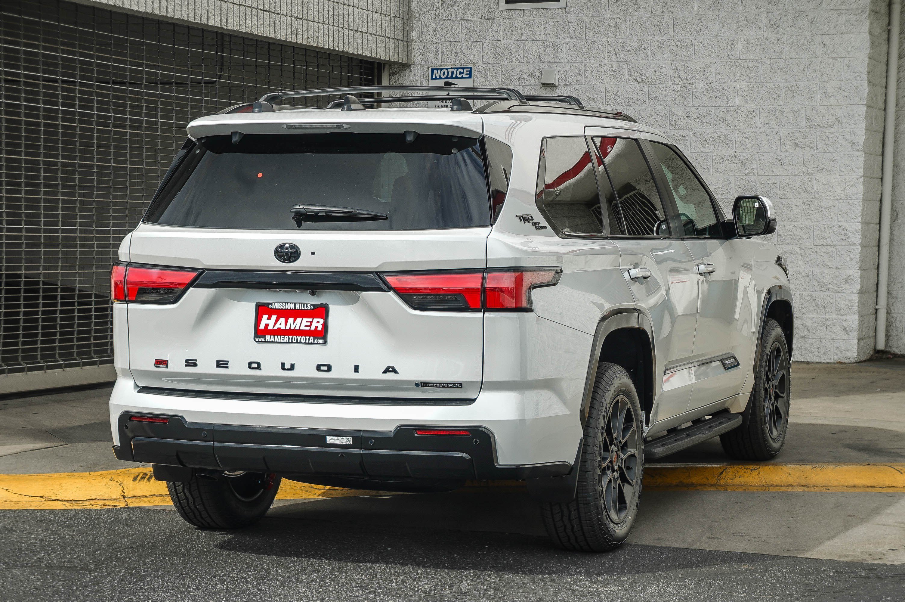 New 2026 Wind Chill Pearl <sup>1</sup> Toyota  Platinum image 6