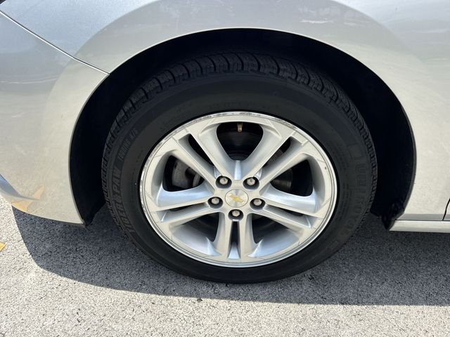 Used 2018 Silver Chevrolet LT image 10