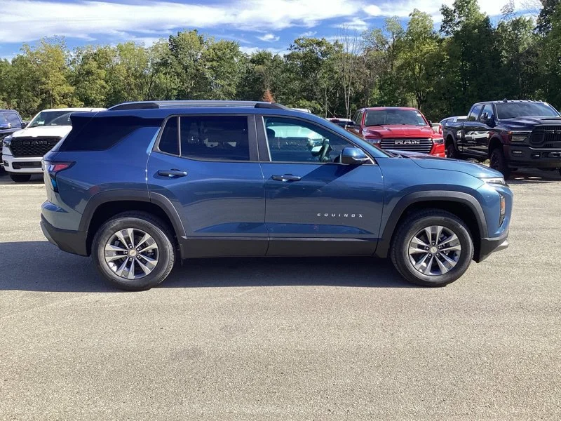 2027 Chevrolet Equinox LT - Photo 8