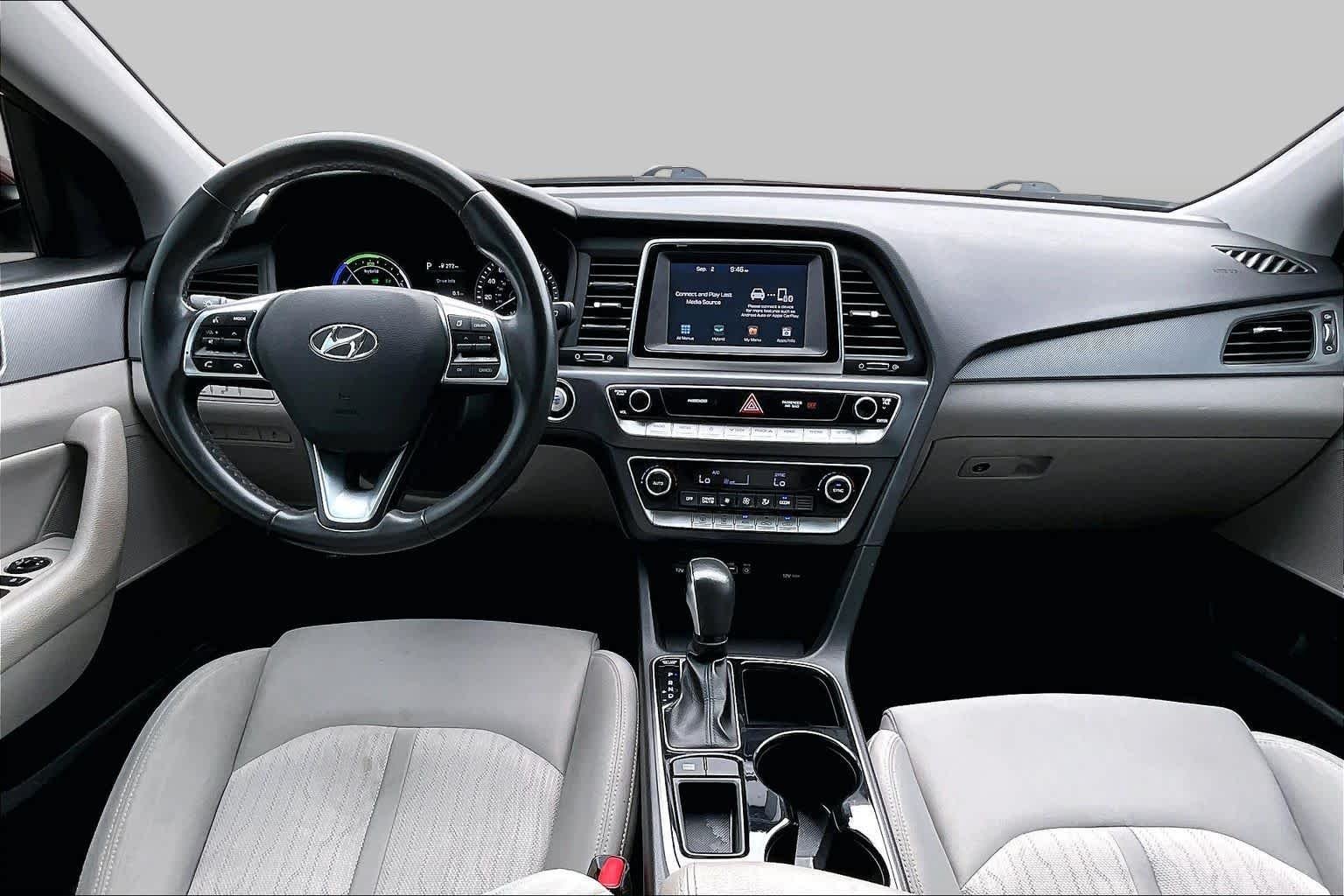 Used 2018 Cosmopolitan Red Hyundai SE image 14