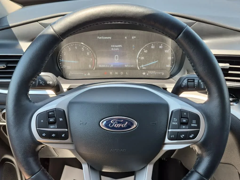 Used 2021 Star White Metallic Tri-Coat Ford XLT image 17