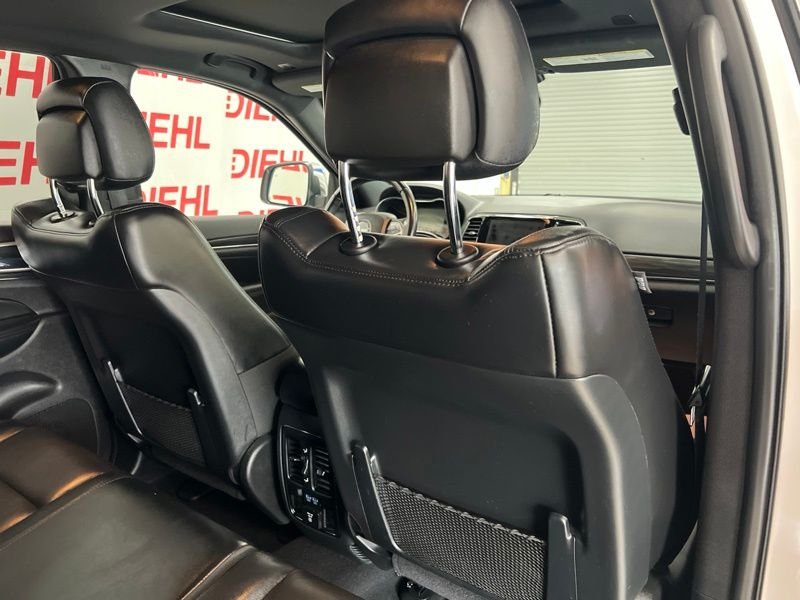 Used 2020 White Jeep Limited image 12