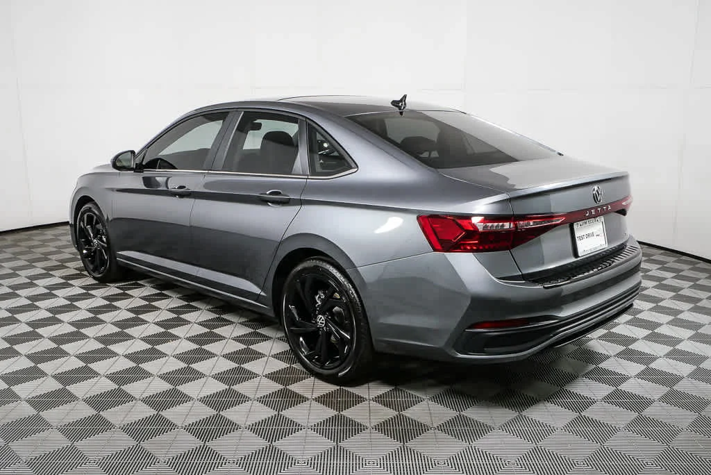 New 2026 Platinum Gray Metallic Volkswagen SE image 28