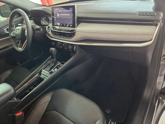 Used 2023 Gray Jeep Latitude Lux image 17