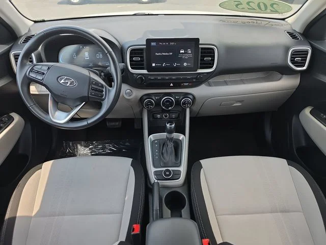 Used 2025 White Hyundai SEL image 10