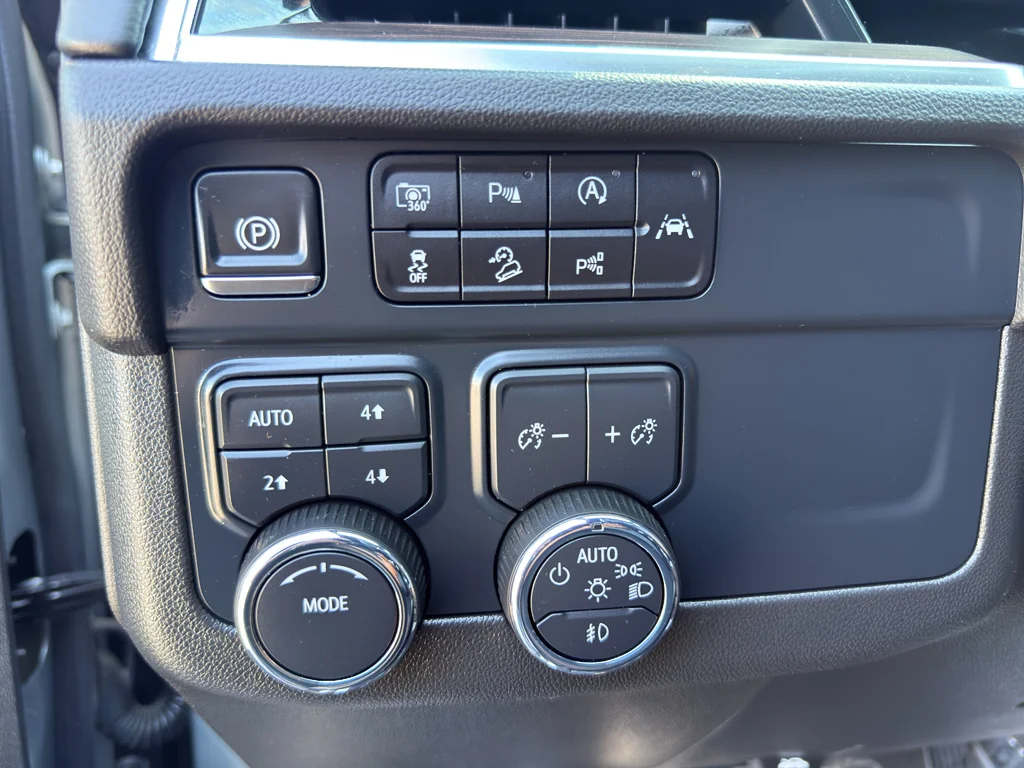 Used 2025 Gray Chevrolet Z71 image 22