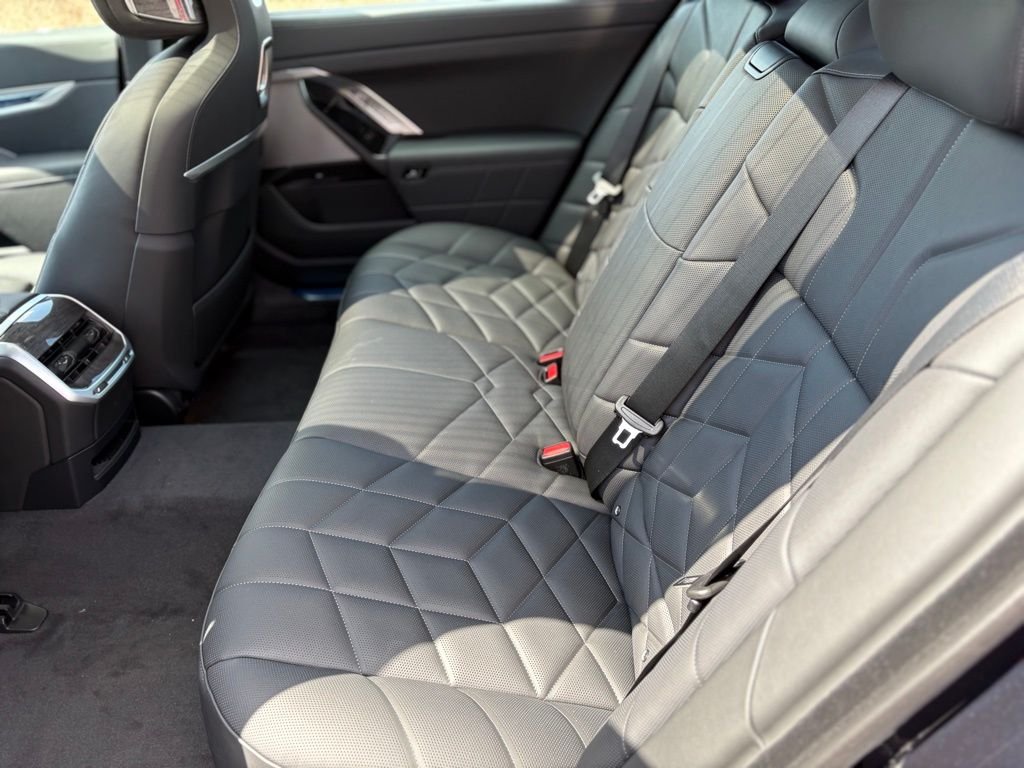 2025 BMW 7 Series 760i - Photo 18