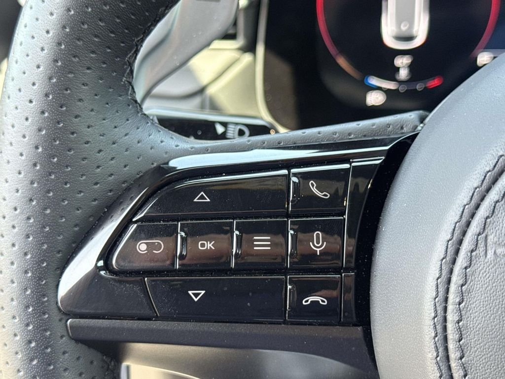 Used 2025  Maserati Modena image 8