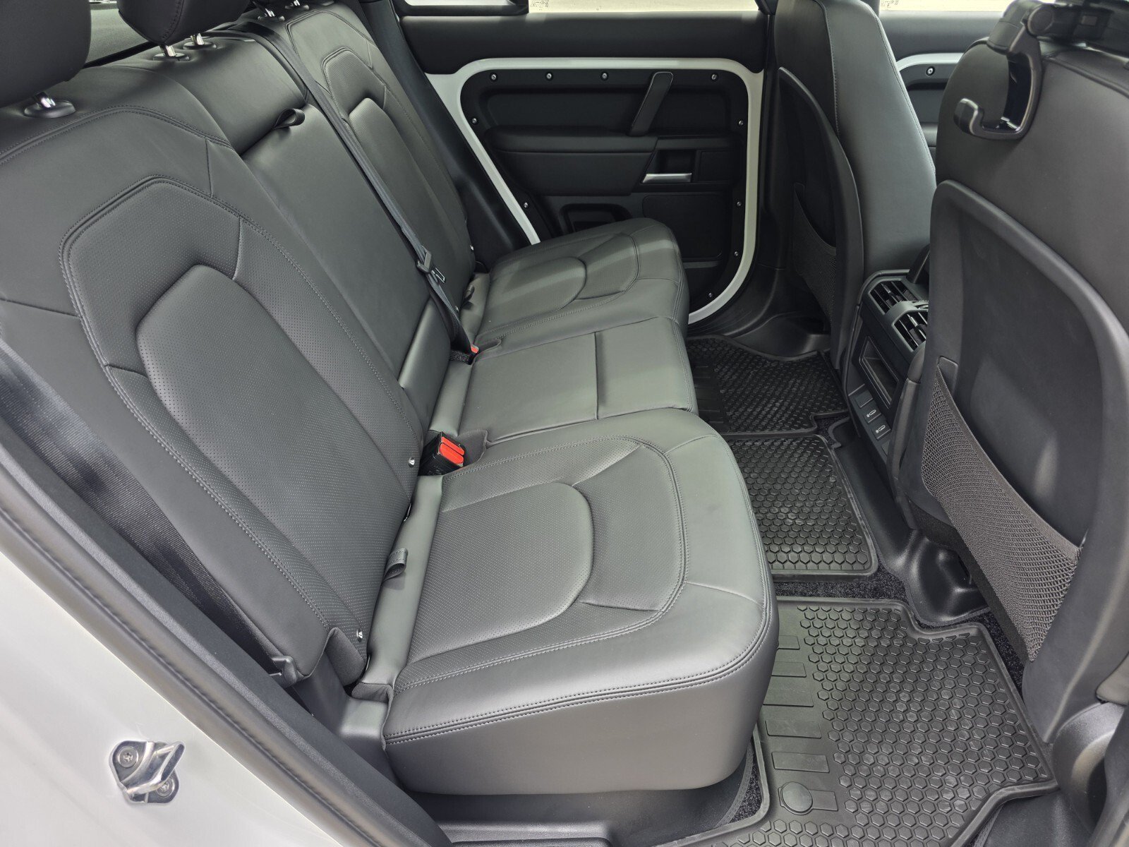 New 2026 Fuji White Land Rover P400 X-Dynamic SE image 5