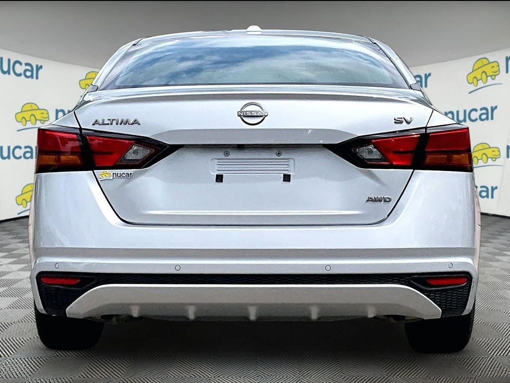 Used 2024 Silver Nissan 2.5 SV image 5