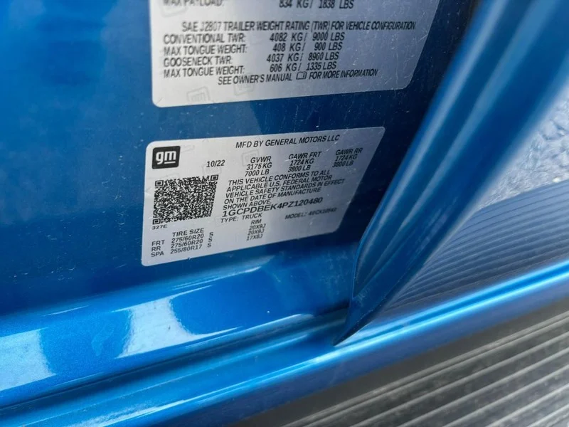 Used 2023 Glacier Blue Metallic Chevrolet Custom image 17