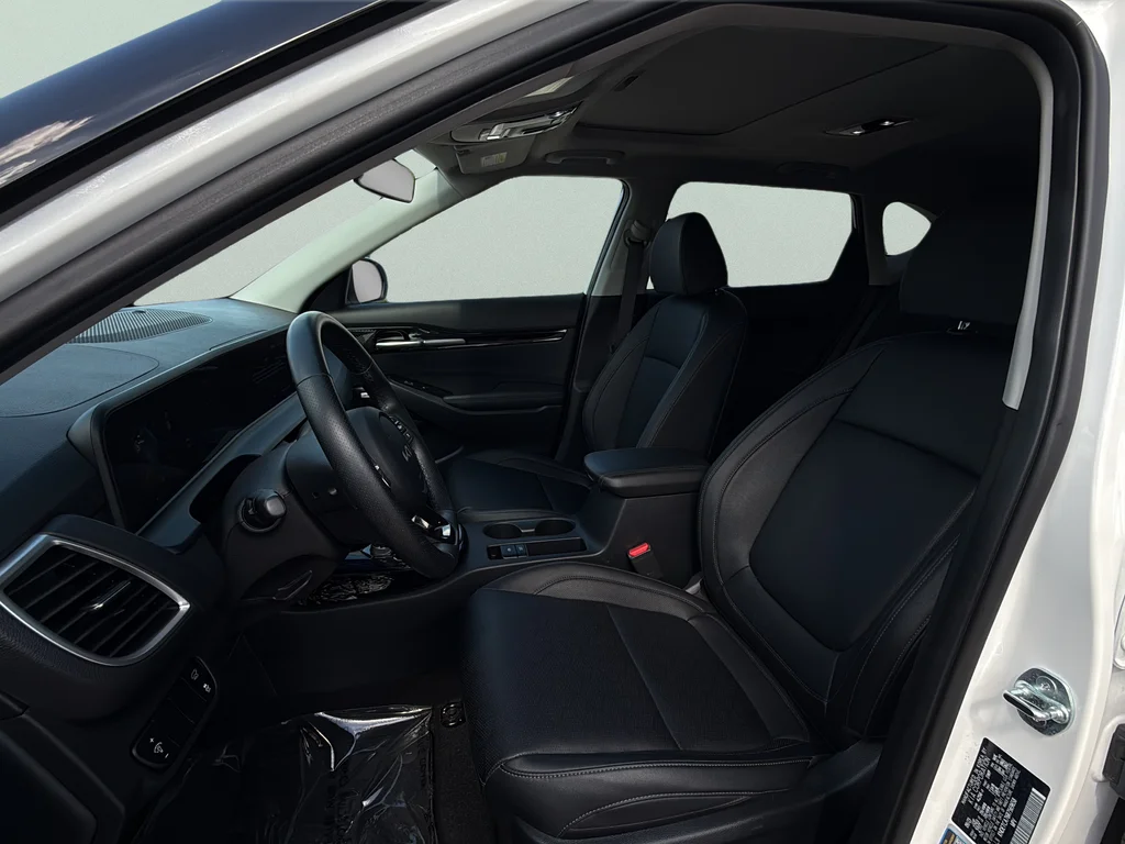 Used 2024 Snow White Pearl Kia SX image 26