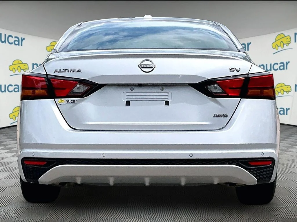 Certified Used 2024 Silver Nissan 2.5 SV image 5