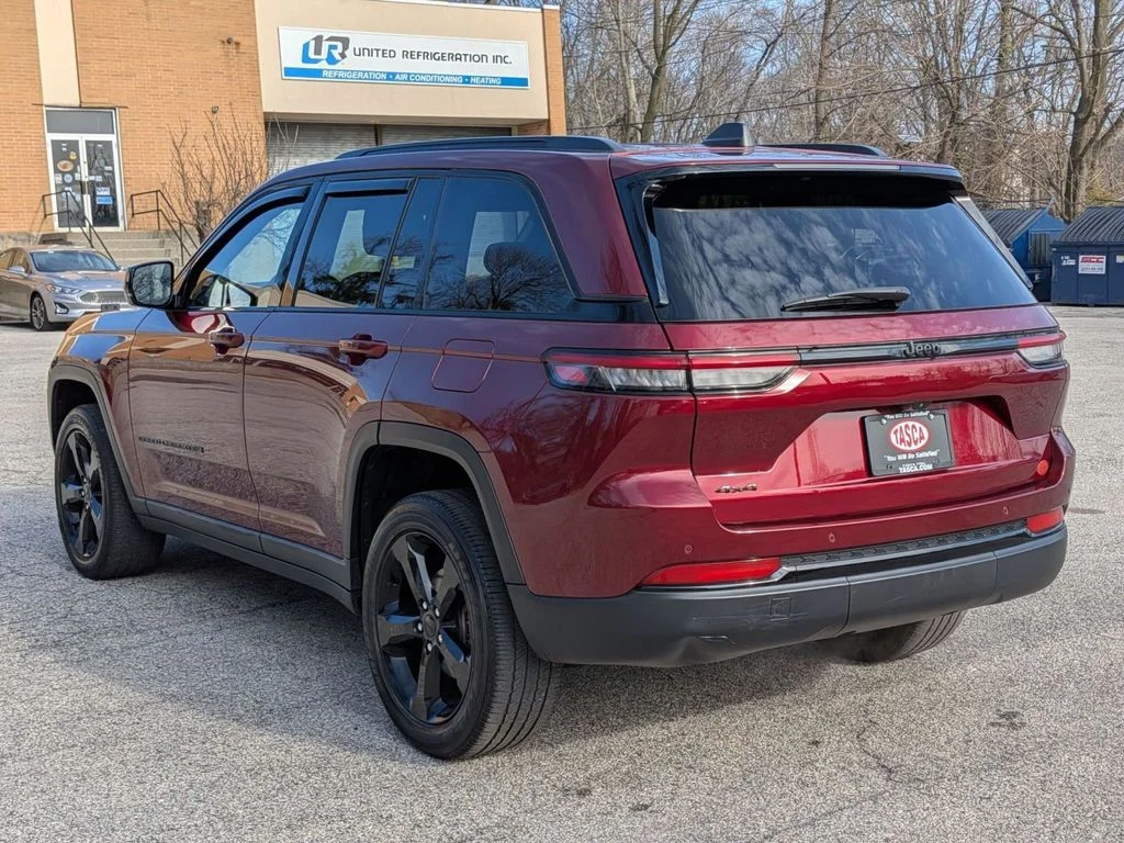 Used 2023 Red Jeep Altitude X image 8