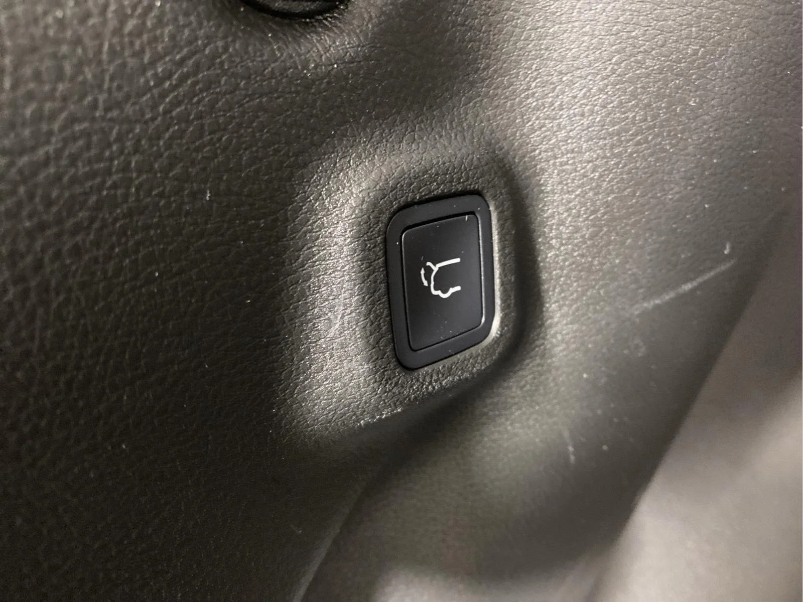 Used 2023 Billet Silver Metallic Clearcoat Jeep Altitude image 25