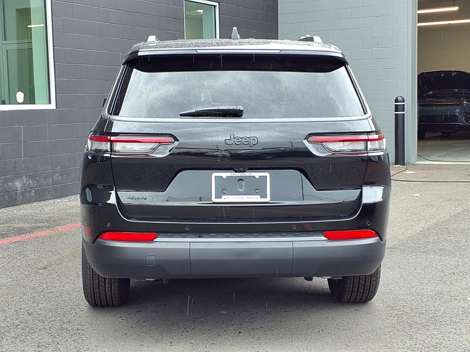 New 2026 Diamond Black Crystal Pearl Coat Jeep Altitude image 23