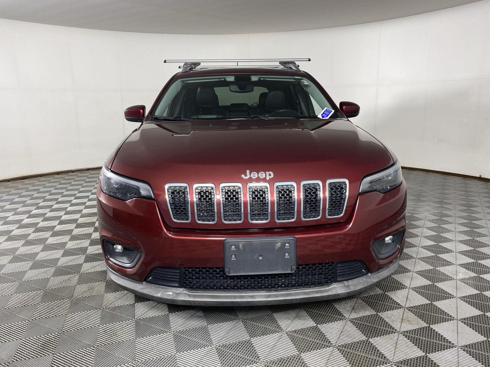 Used 2019 Velvet Red Pearlcoat Jeep Latitude Plus image 5