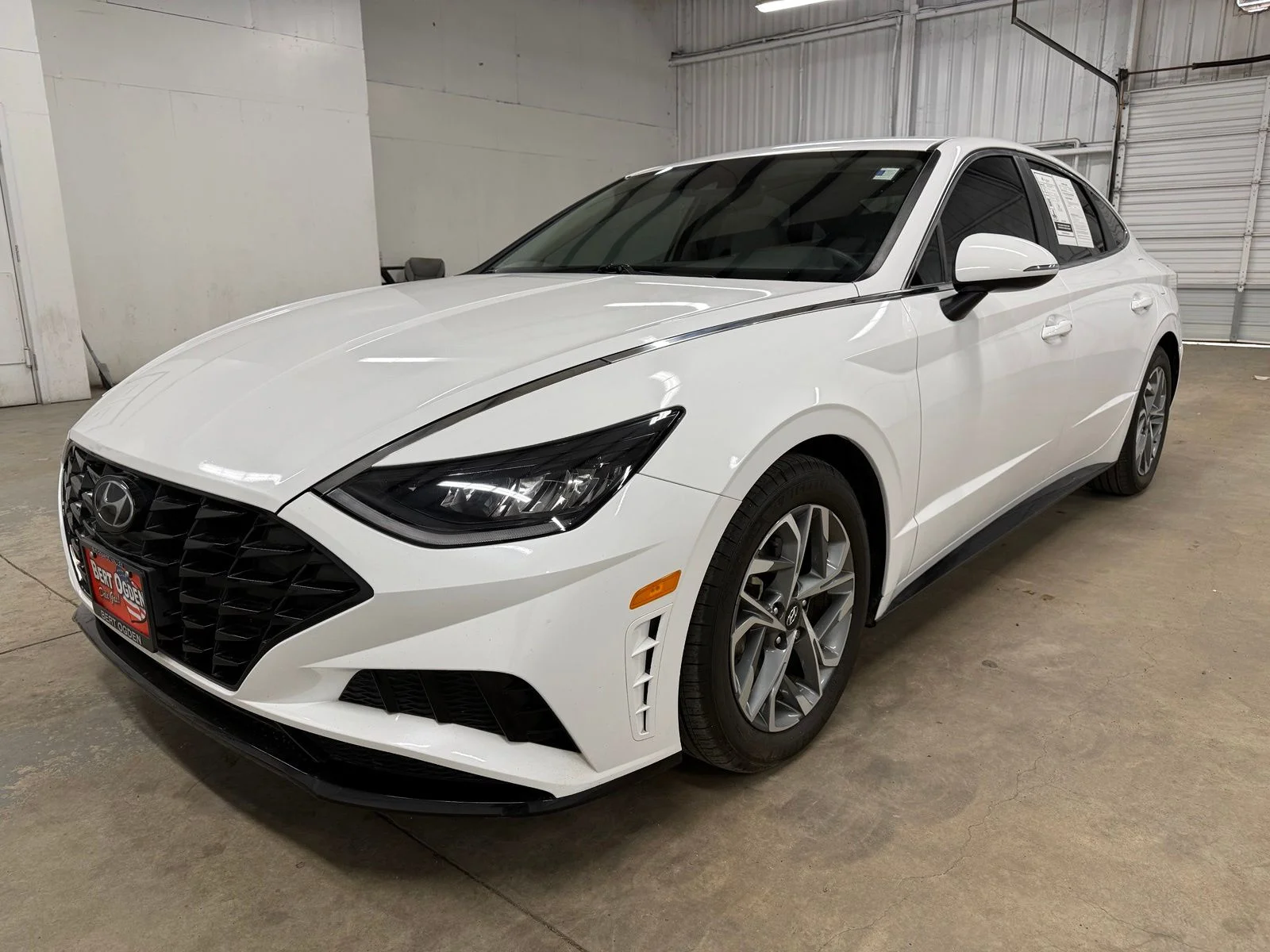 Used 2023 White Hyundai SEL image 2