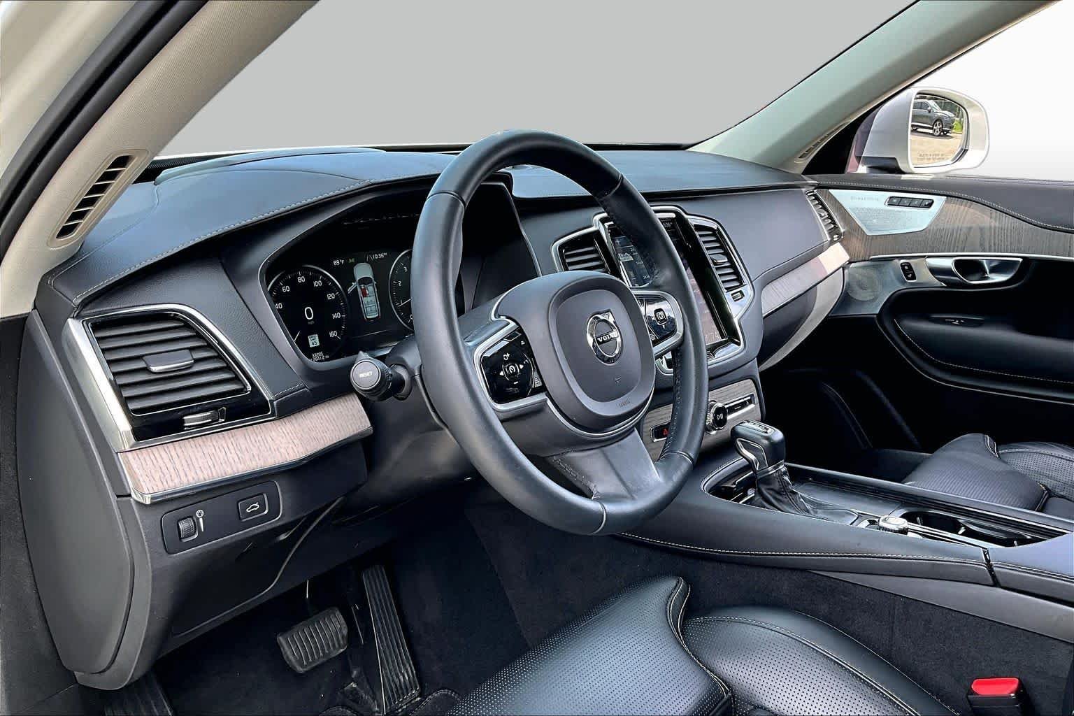 Used 2022 GOLD Volvo Inscription image 18