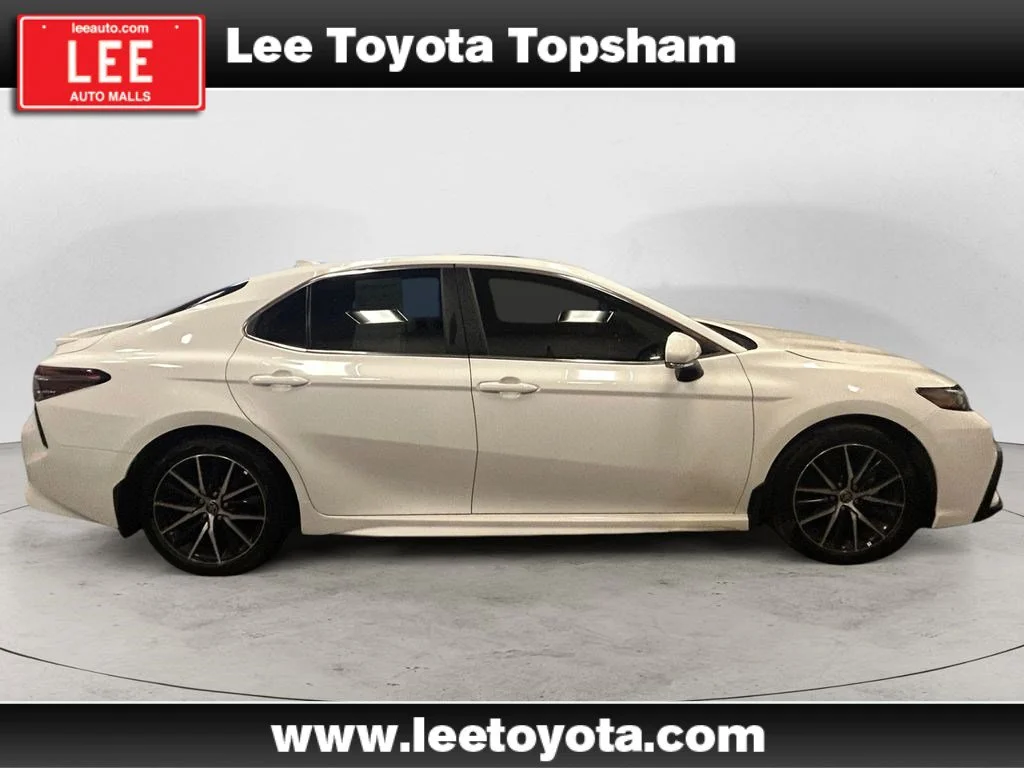 Used 2023 Ice Toyota SE image 6