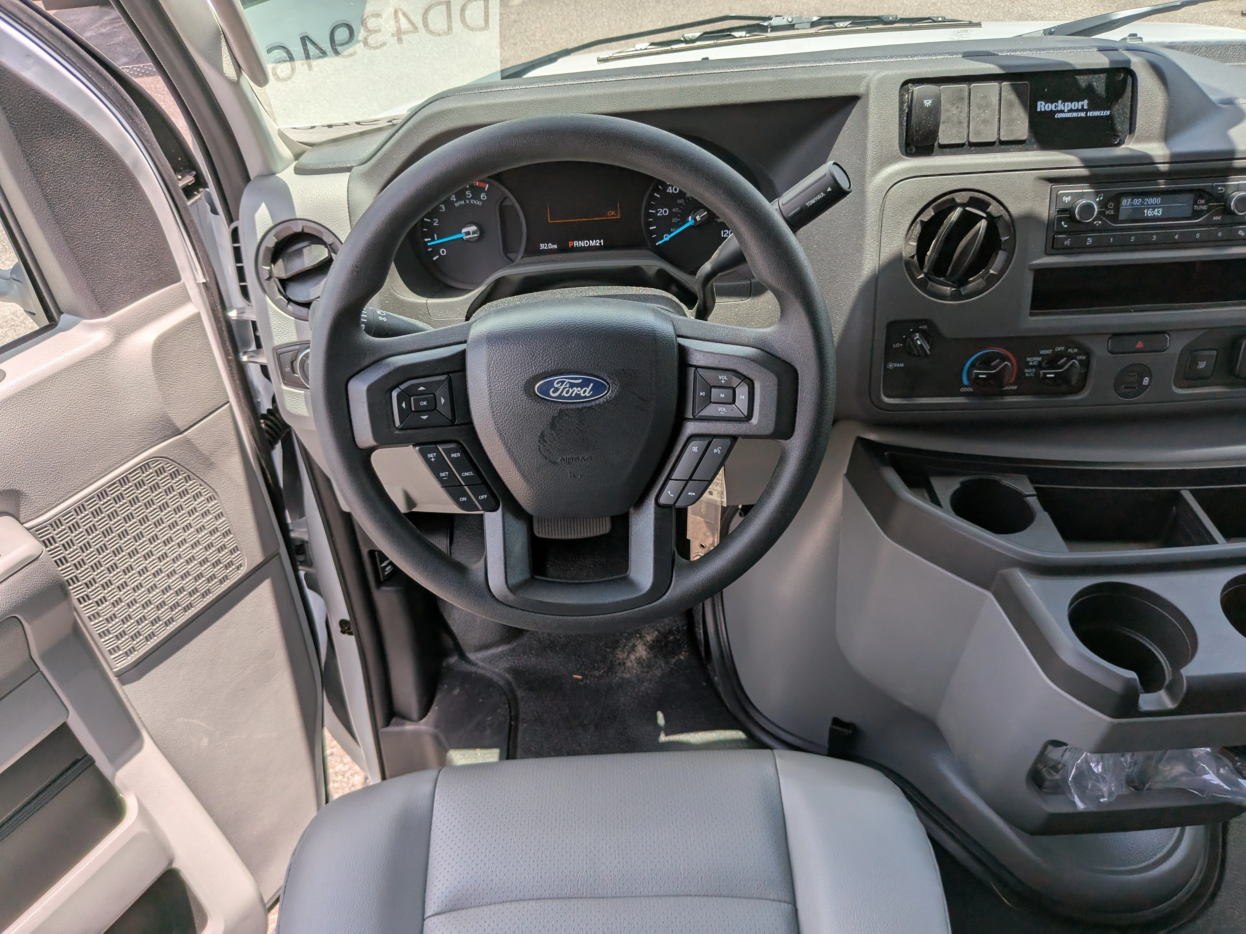 New 2026 Oxford White Ford E-350 SRW image 15