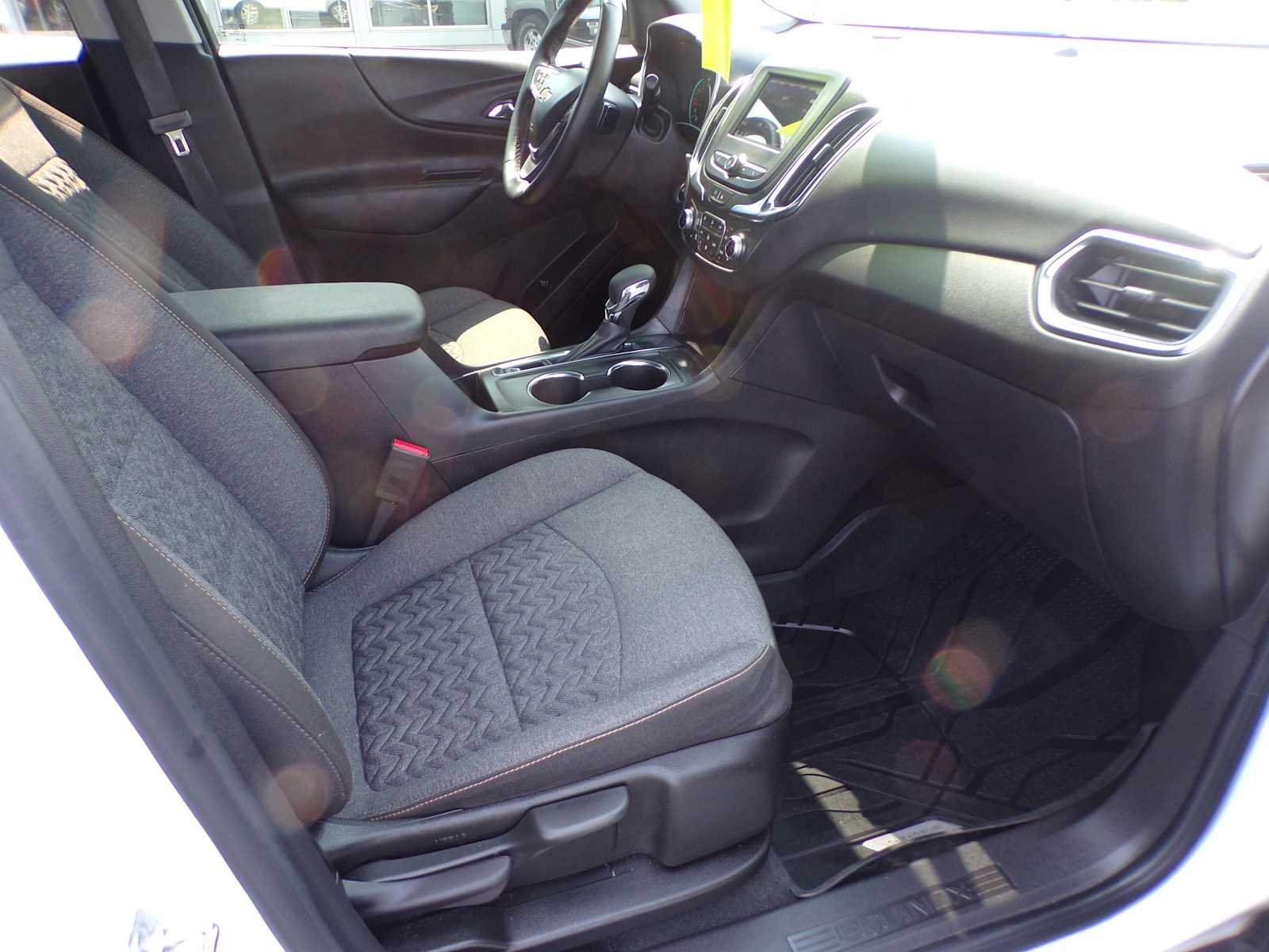 Used 2024 Summit White Chevrolet LT image 17