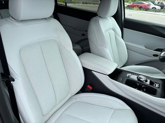 New 2026 Bright White Clear-Coat Exterior Paint Jeep Laredo image 22